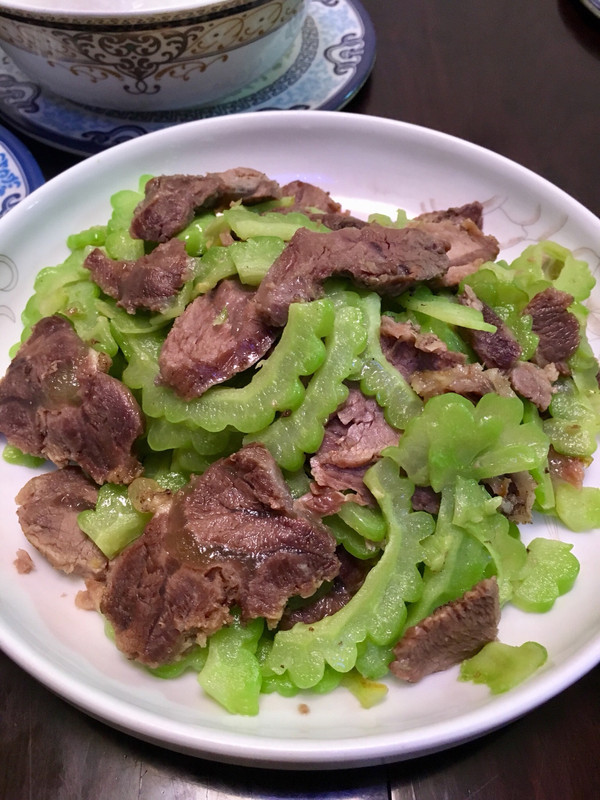卤牛肉炒苦瓜