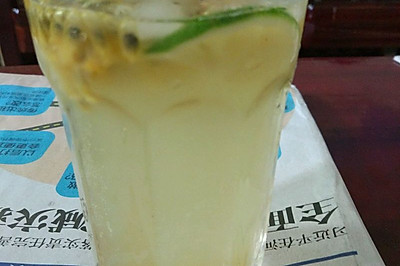 百香果柠檬气泡水
