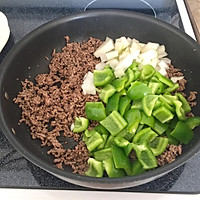 婆婆的拿手菜：匈牙利红烩牛肉汤粉的做法图解6