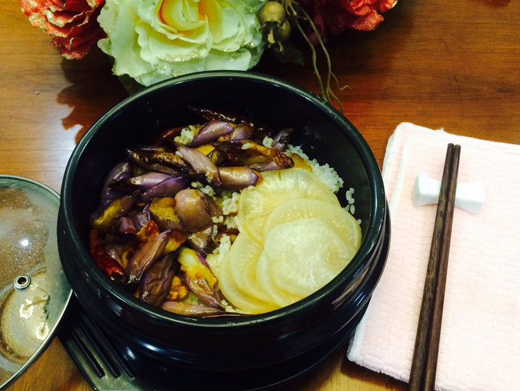 鱼香茄子煲仔饭的做法