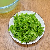#李锦记X豆果 夏日轻食美味榜#素炒苦瓜的做法图解3