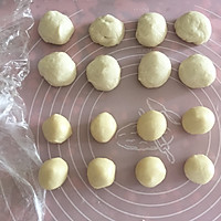 白豆沙蛋黄酥的做法图解6