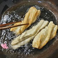 一招炸出蓬松酥脆的油条的做法图解5