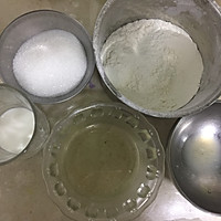 八寸戚风蛋糕的做法图解1