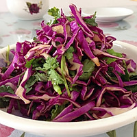 减肥凉菜之紫甘蓝拌香菜的做法图解1
