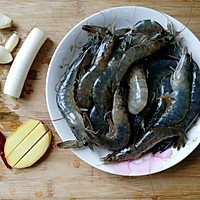 #憋在家里吃什么#红焖大虾的做法图解1