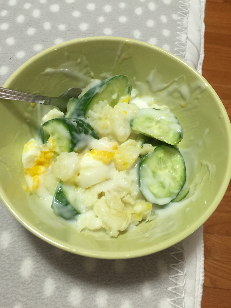土豆黄瓜鸡蛋拌酸奶的做法