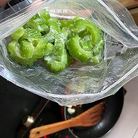 不苦的苦瓜炒蛋的做法图解9