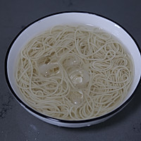 #夏日餐桌降温企划#鸡肉捞汁凉面的做法图解3