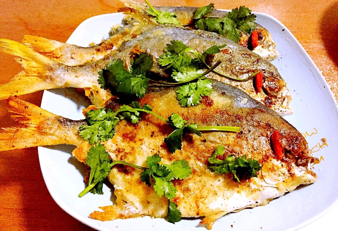 香煎金鲳鱼怎么做_香煎金鲳鱼的做法_张小厨厨房_豆果美食