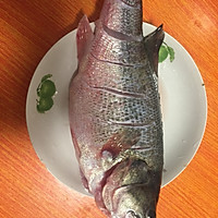 清蒸鲈鱼的做法图解1