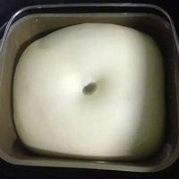 超柔软杏仁餐包的做法图解3