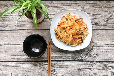 简单清爽的茭白三丝