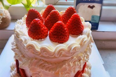 新年6寸草莓戚风蛋糕