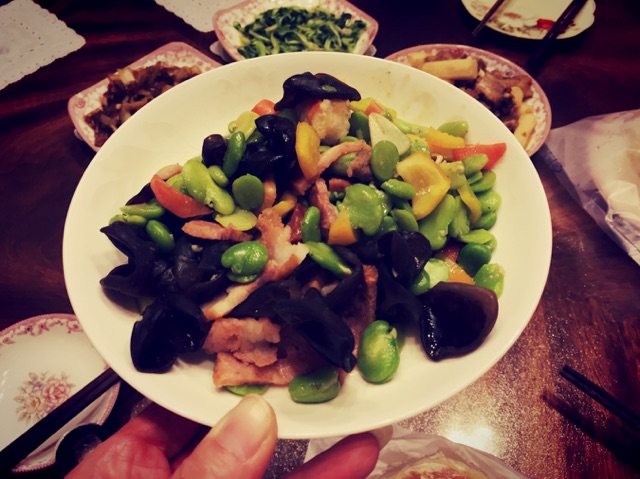 培根彩椒炒蚕豆的做法图解3
