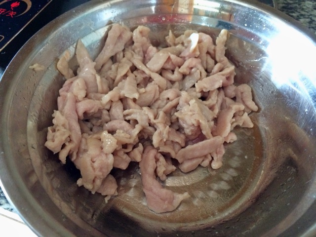香菇炒肉片的做法图解1