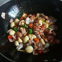 《妖妖家的厨房》私房 干锅泡椒蛤蜊牛蛙煲的做法图解5