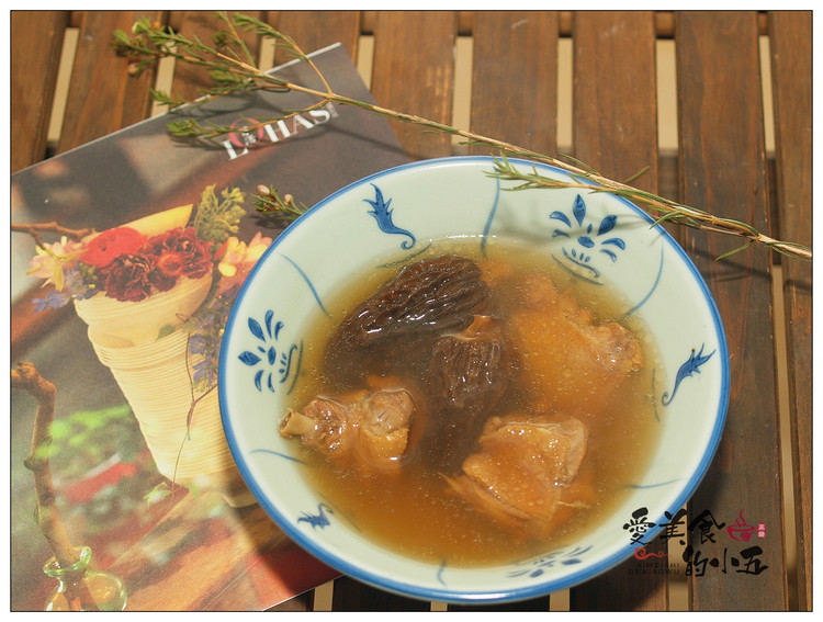 羊肚菌鸽子汤，没有什么比炖汤更容易做而且不会出错的菜的做法