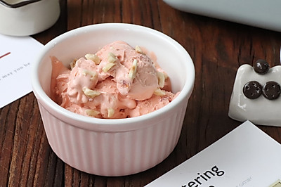 日式草莓冰淇淋