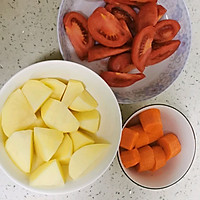 番茄土豆牛腩煲的做法图解2