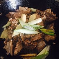 羊肉焖饼子的做法图解4