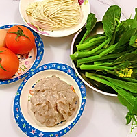 番茄鸡蛋鱼丸焖面的做法图解1
