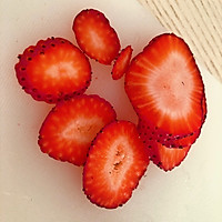夏日饮品---草莓苏打水#助力高考营养餐#的做法图解1