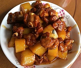 家常:酱焖排骨土豆的做法