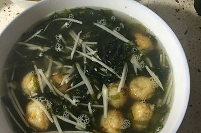 鹌鹑蛋笋丝紫菜汤