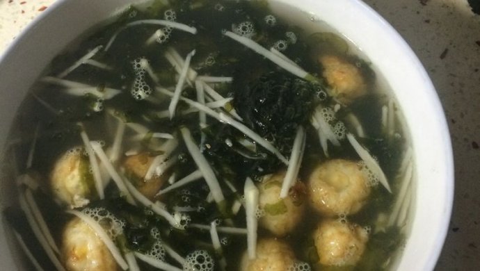 鹌鹑蛋笋丝紫菜汤