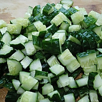 黄瓜玉米的做法图解1