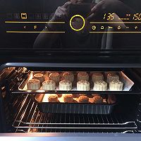 广式白莲蓉蛋黄月饼的做法图解12