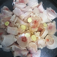 家常菜之炒鸡腿的做法图解1