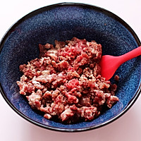 #年味十足的中式面点#补血宜气的芹菜牛肉包的做法图解2