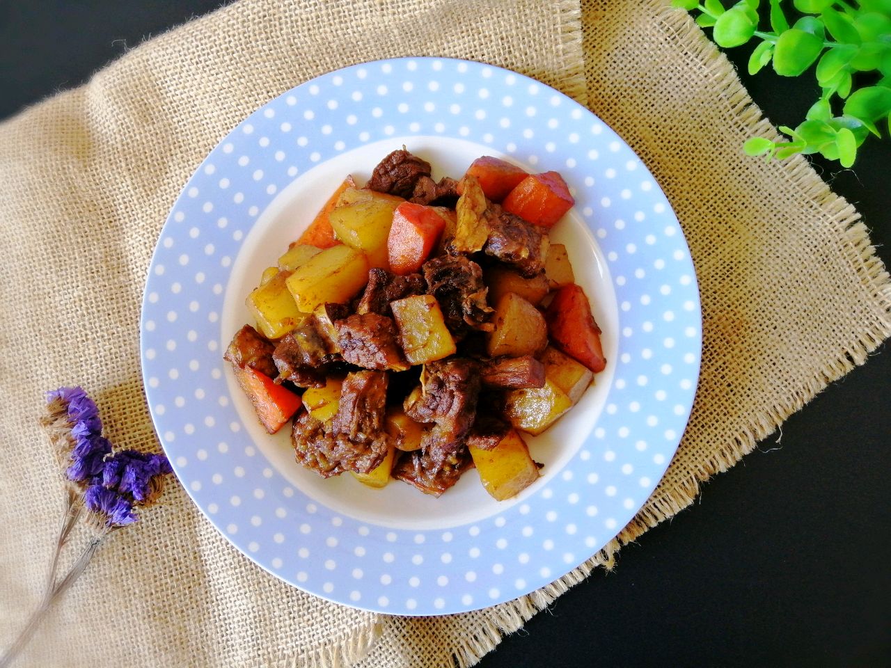 Stewed beef sirloin stew Kwai potatoes