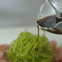 #金龙鱼橄榄油调和油520美食菜谱#日式油醋汁加拿大北极虾的做法图解6