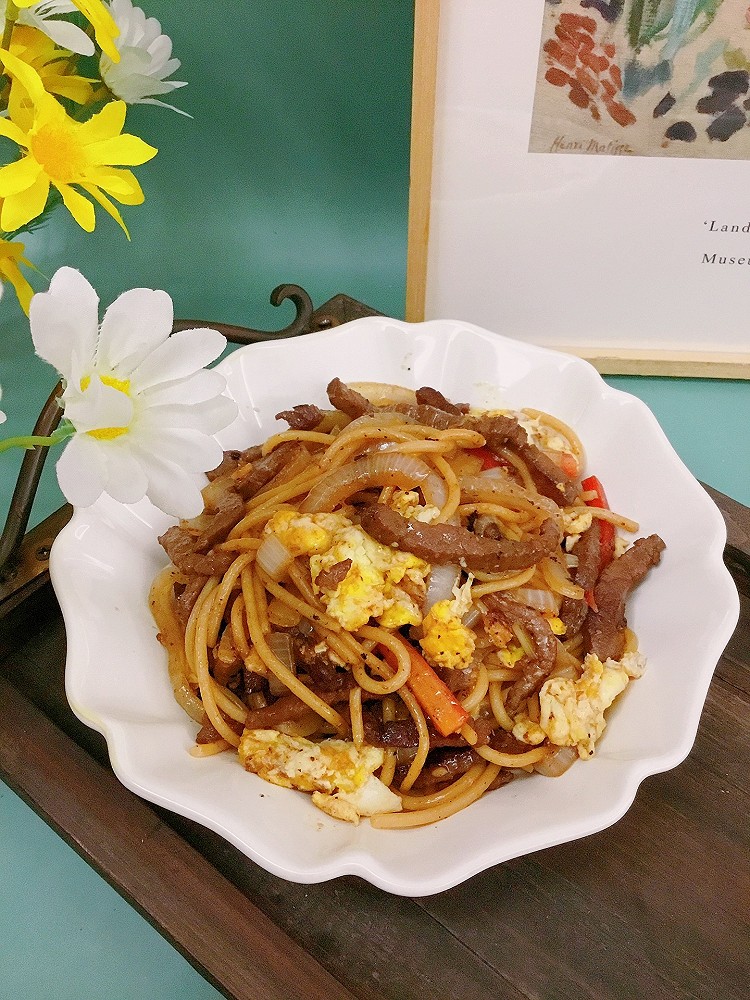 蚝油牛柳炒意面的做法