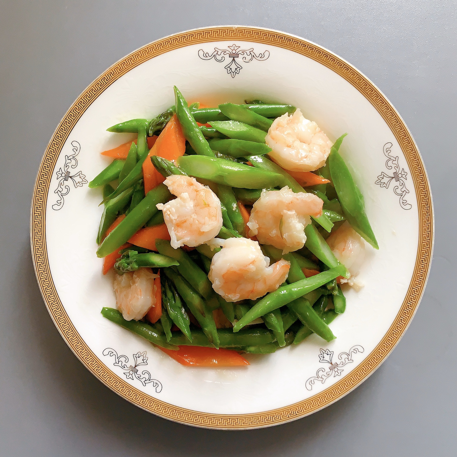 Stir fried shrimps with asparagus