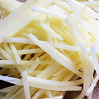 土豆丝炒芹菜的做法图解2
