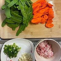 肉炒荷兰豆的做法图解1