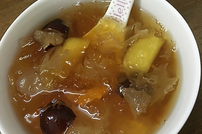 桃胶银耳养颜甜品