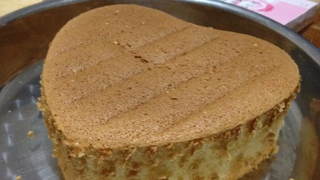 原味戚风蛋糕（18L烤箱，6寸心形or4个中号纸杯蛋糕）的做法