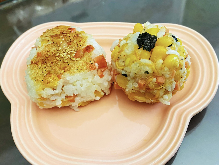 剩米饭变身日式肉松玉米小饭团的做法