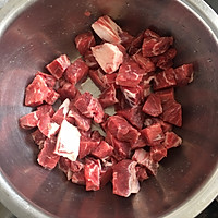 牛肉炖土豆的做法图解1