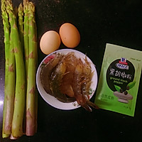 #肉食主义狂欢#鲜虾芦笋炒鸡蛋的做法图解1