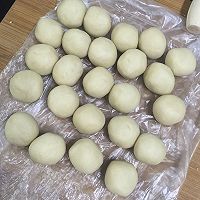 老少皆爱的蛋黄酥#比暖男更暖的是#的做法图解1