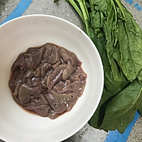 菠菜炒猪肝的做法图解1