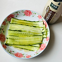 #夏日鲜味轻享健康#盐渍青瓜虾仁滑蛋饭的做法图解3