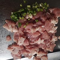 #东古家味美食#荠菜鲜肉元宝大馄饨的做法图解1