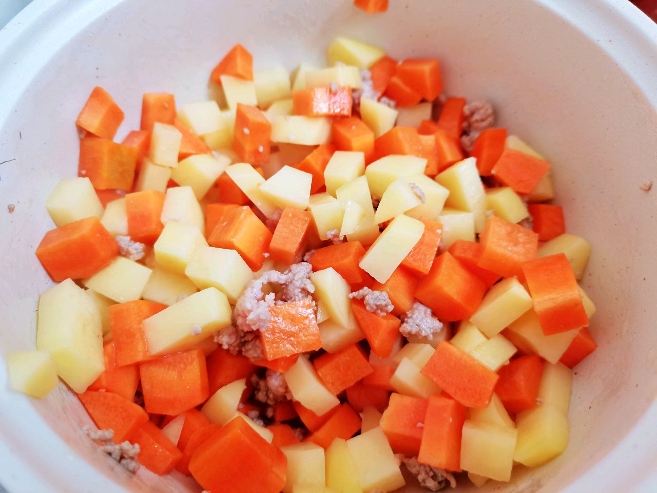 腊肉豌豆胡萝卜煲饭怎么做_腊肉豌豆胡萝卜煲饭的做法_豆果美食